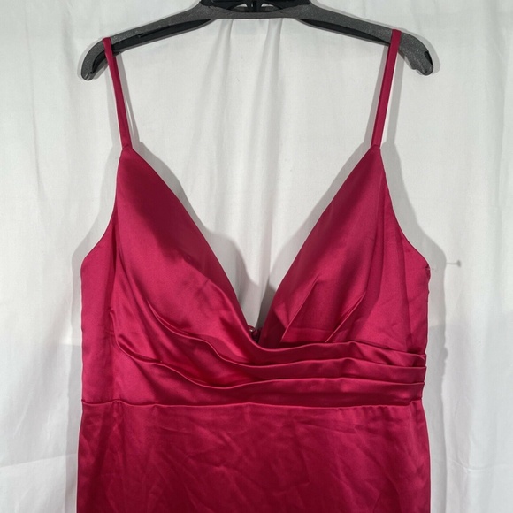 NWD IEENA for MAC‎ DUGGAL [ 14 ] Satin Ruched Trumpet Gown In Fuchsia - Picture 7 of 12